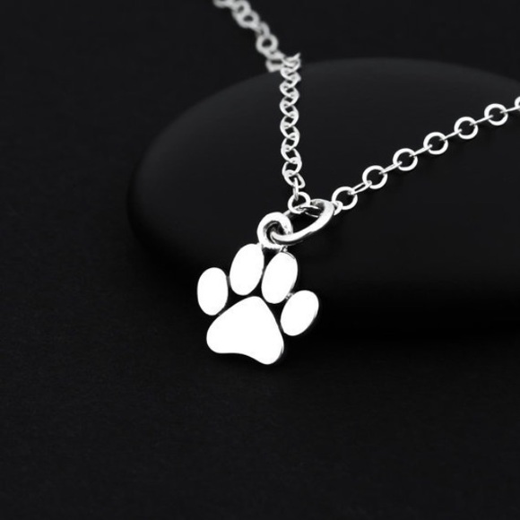 NWT 🐾 Silver Paw Print 🐾 pendant necklace - Picture 2 of 6